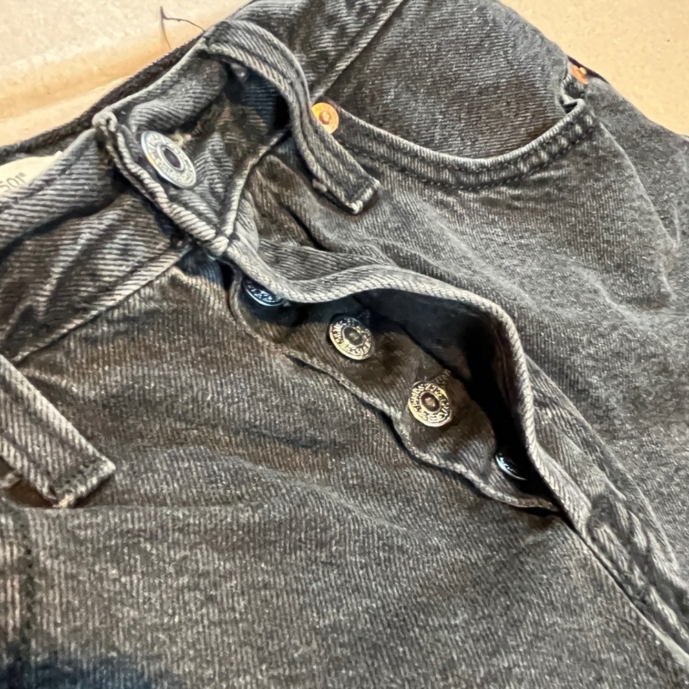 Levis 501 Original High Rise Black Distressed Denim Shorts Washed Womens 26 - Picture 3 of 10